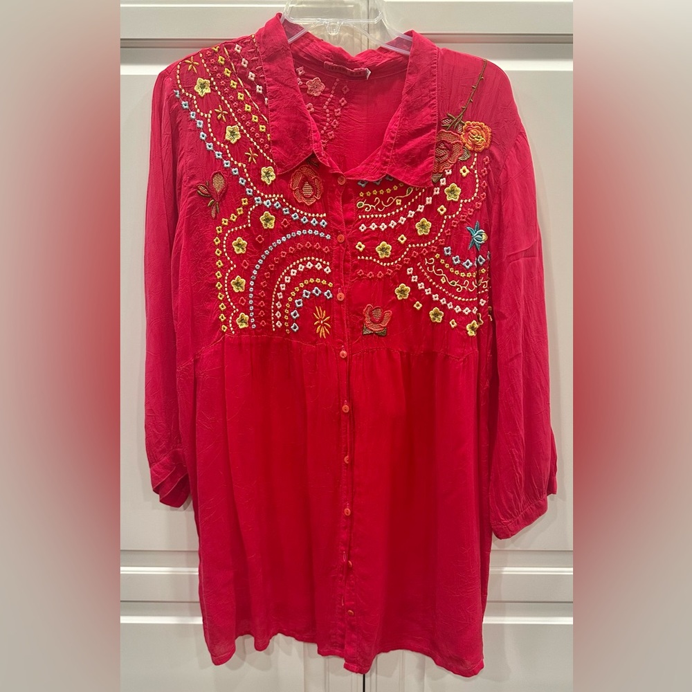 Johnny Was Size XL 100% Rayon Embroidered Blouse Tunic Red